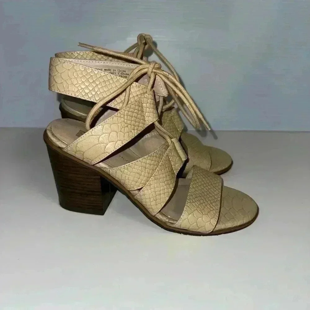 Born In California Sandals Stacked Heel Beige Lite Tan Faux Snakeskin Size 6 1/2